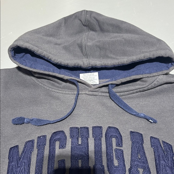 Stadium Athletics Michigan University Embroidered Hoodie (Men XL) - Picture 5 of 10